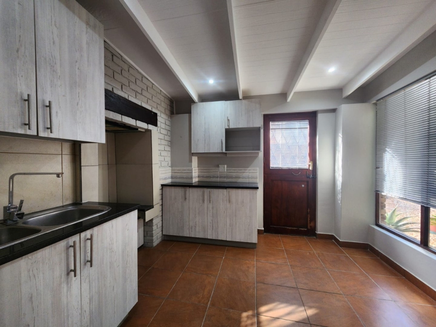 5 Bedroom Property for Sale in Loerie Park Western Cape